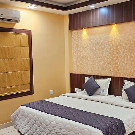 Hotel Royal Wings Elūr Екстериор снимка