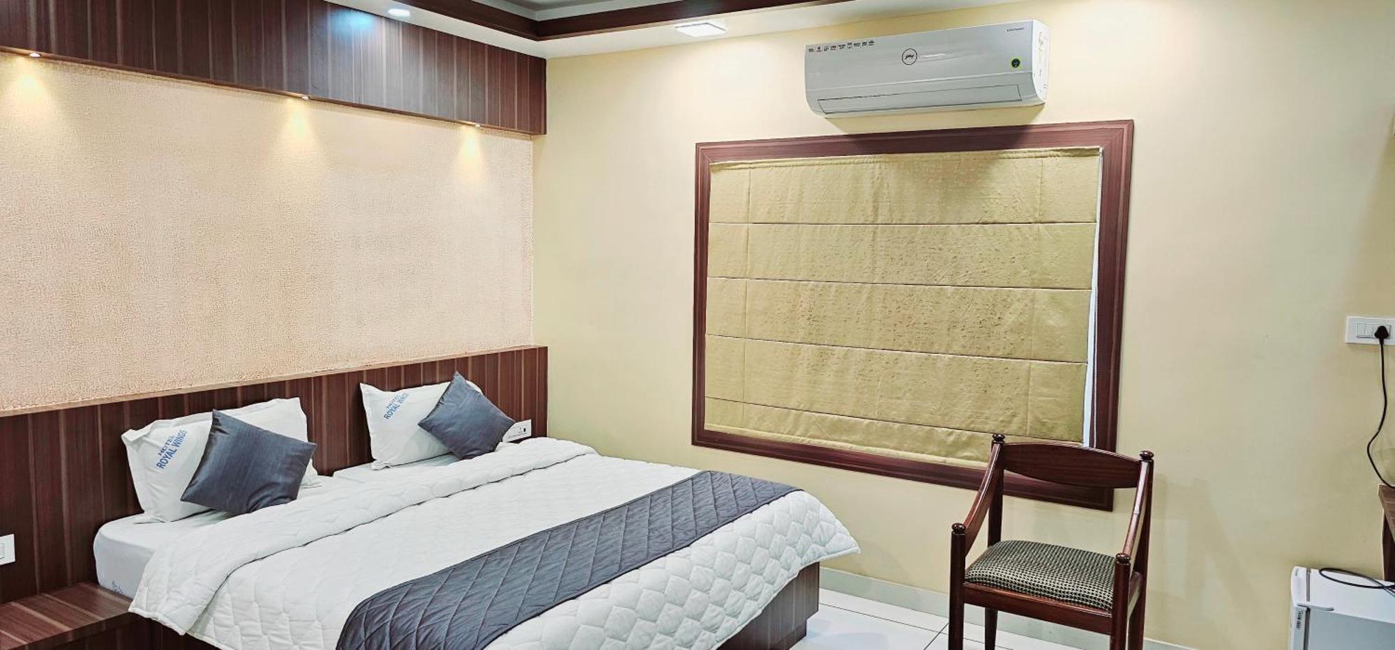 Hotel Royal Wings Elūr Екстериор снимка