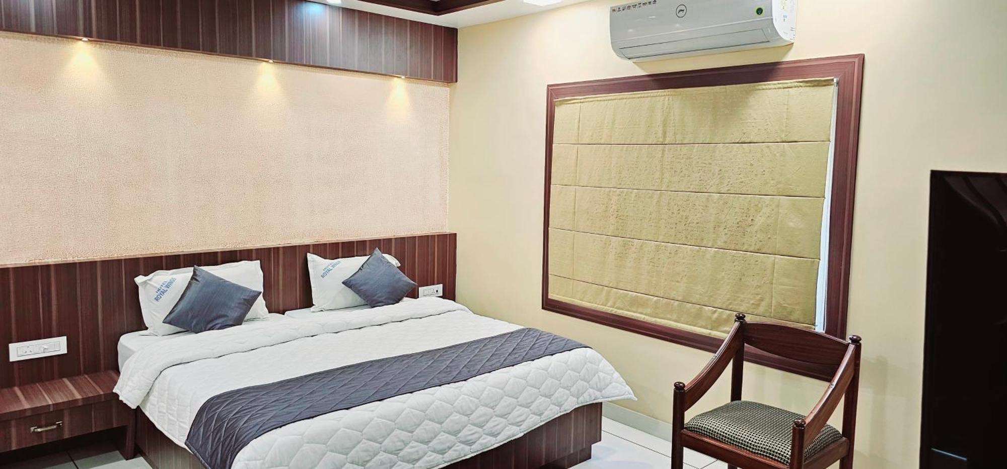 Hotel Royal Wings Elūr Екстериор снимка