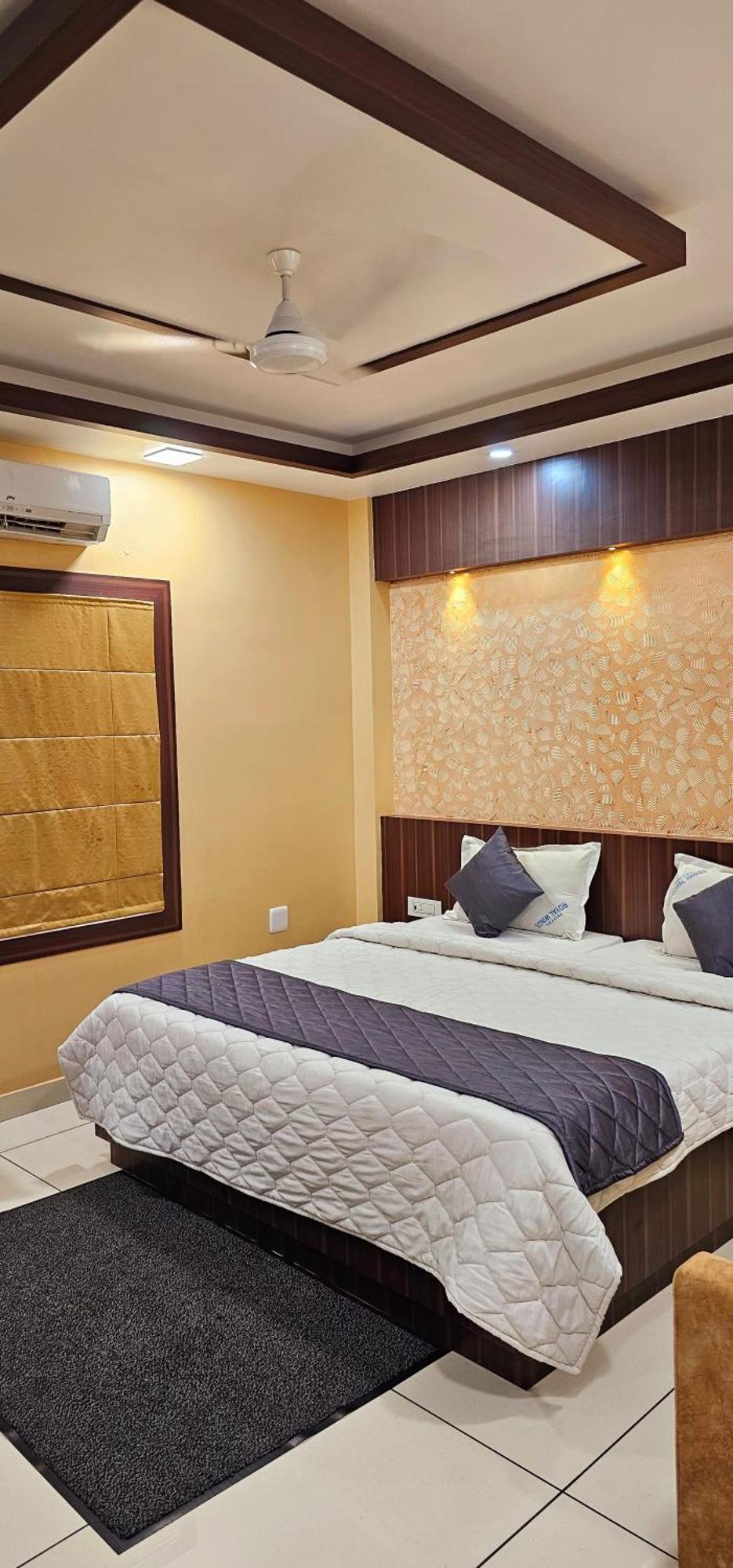 Hotel Royal Wings Elūr Екстериор снимка