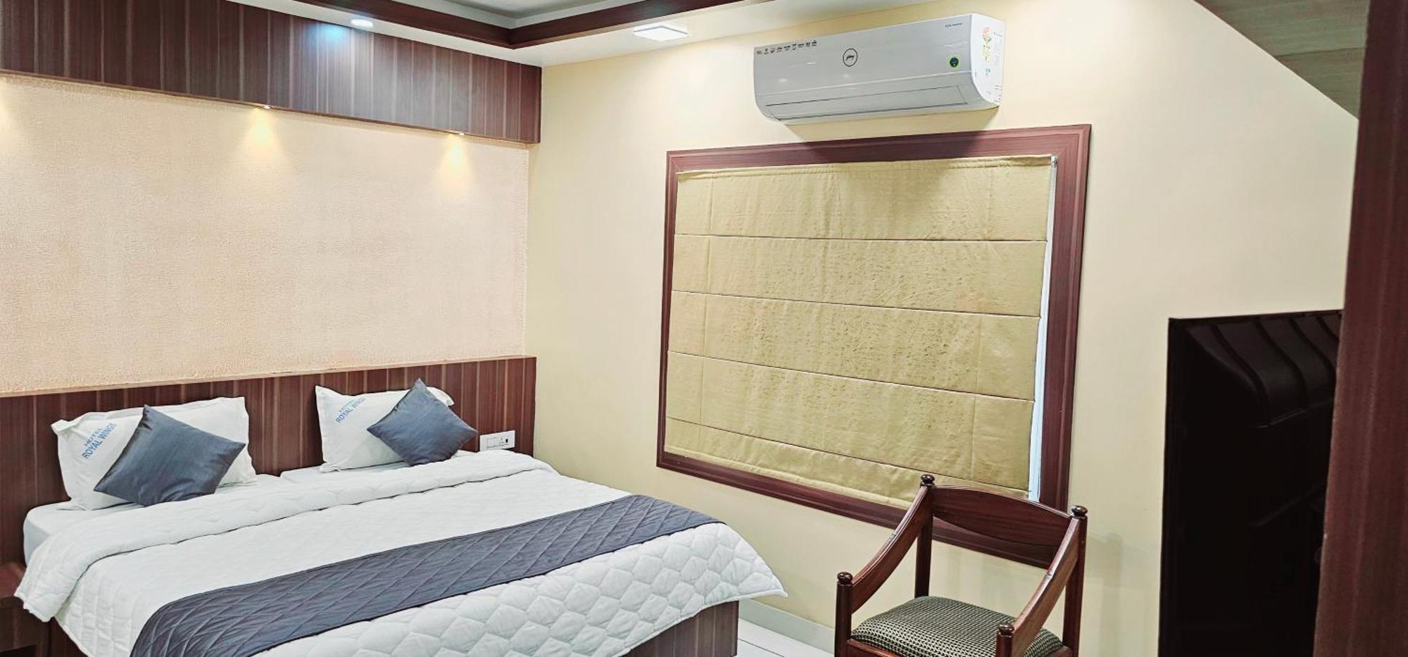Hotel Royal Wings Elūr Екстериор снимка