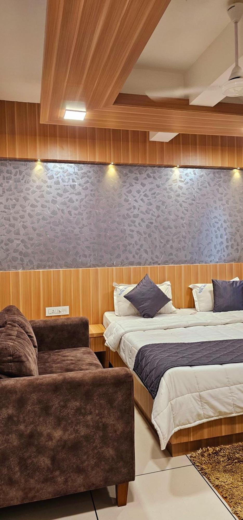 Hotel Royal Wings Elūr Екстериор снимка