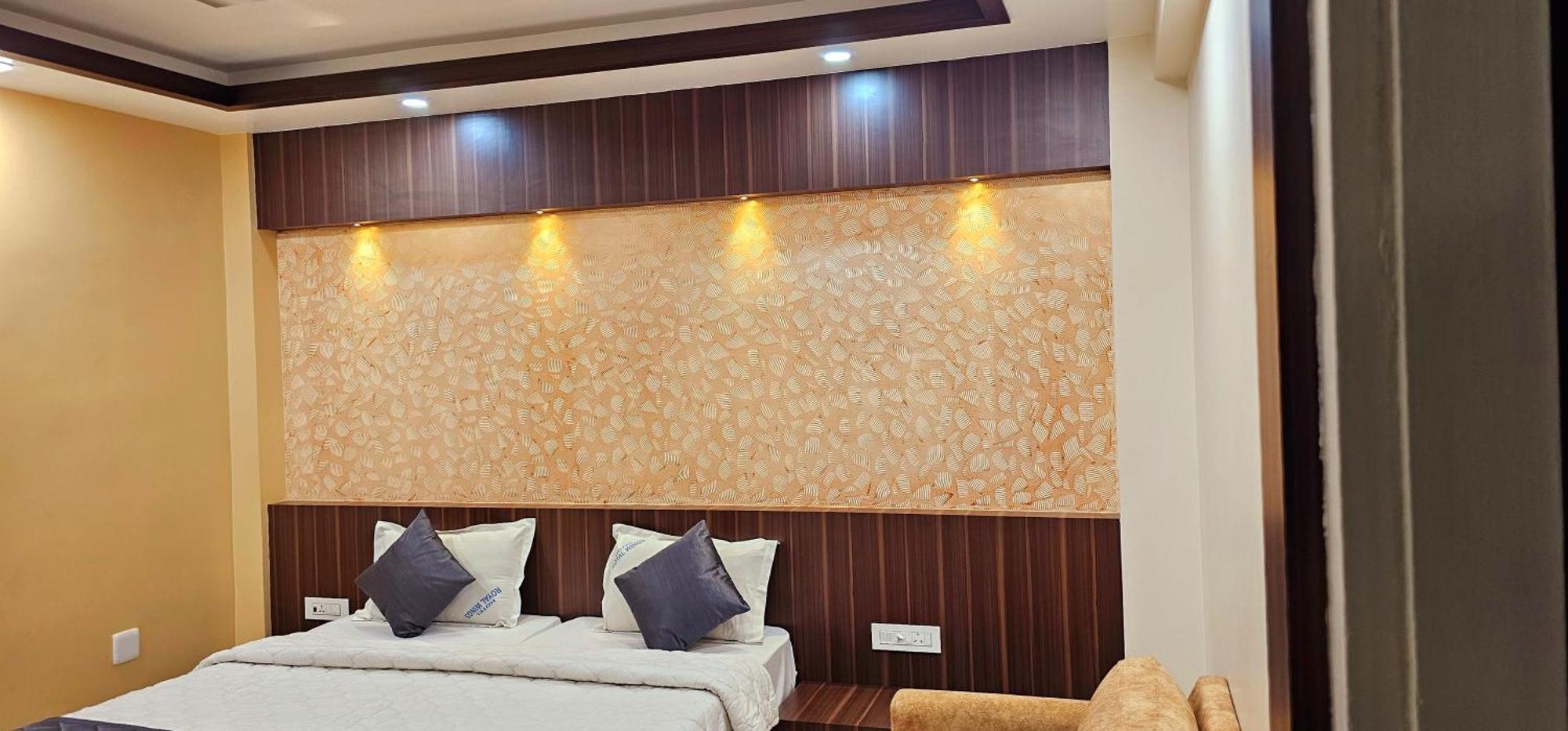 Hotel Royal Wings Elūr Екстериор снимка