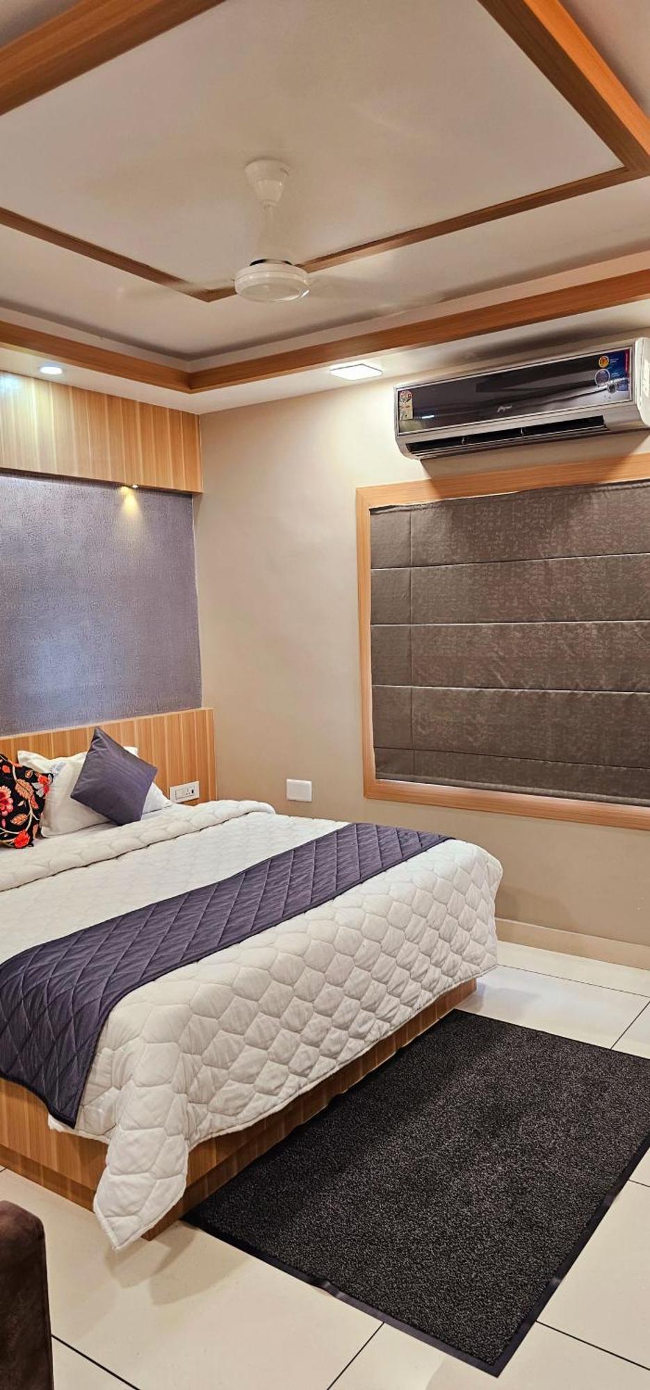 Hotel Royal Wings Elūr Екстериор снимка