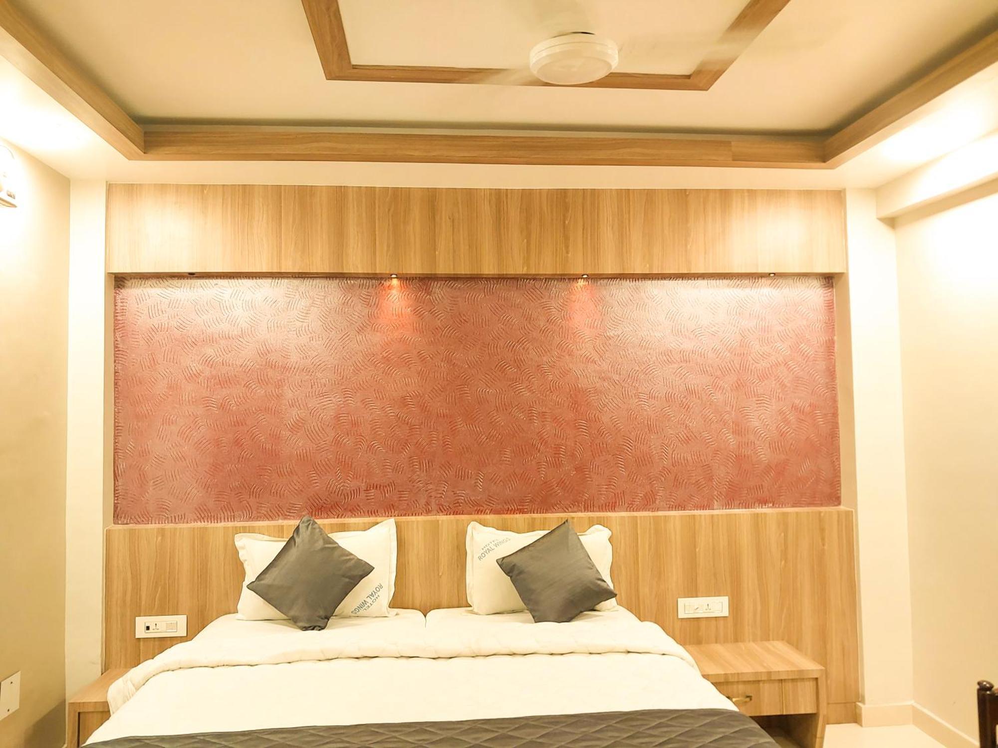 Hotel Royal Wings Elūr Екстериор снимка