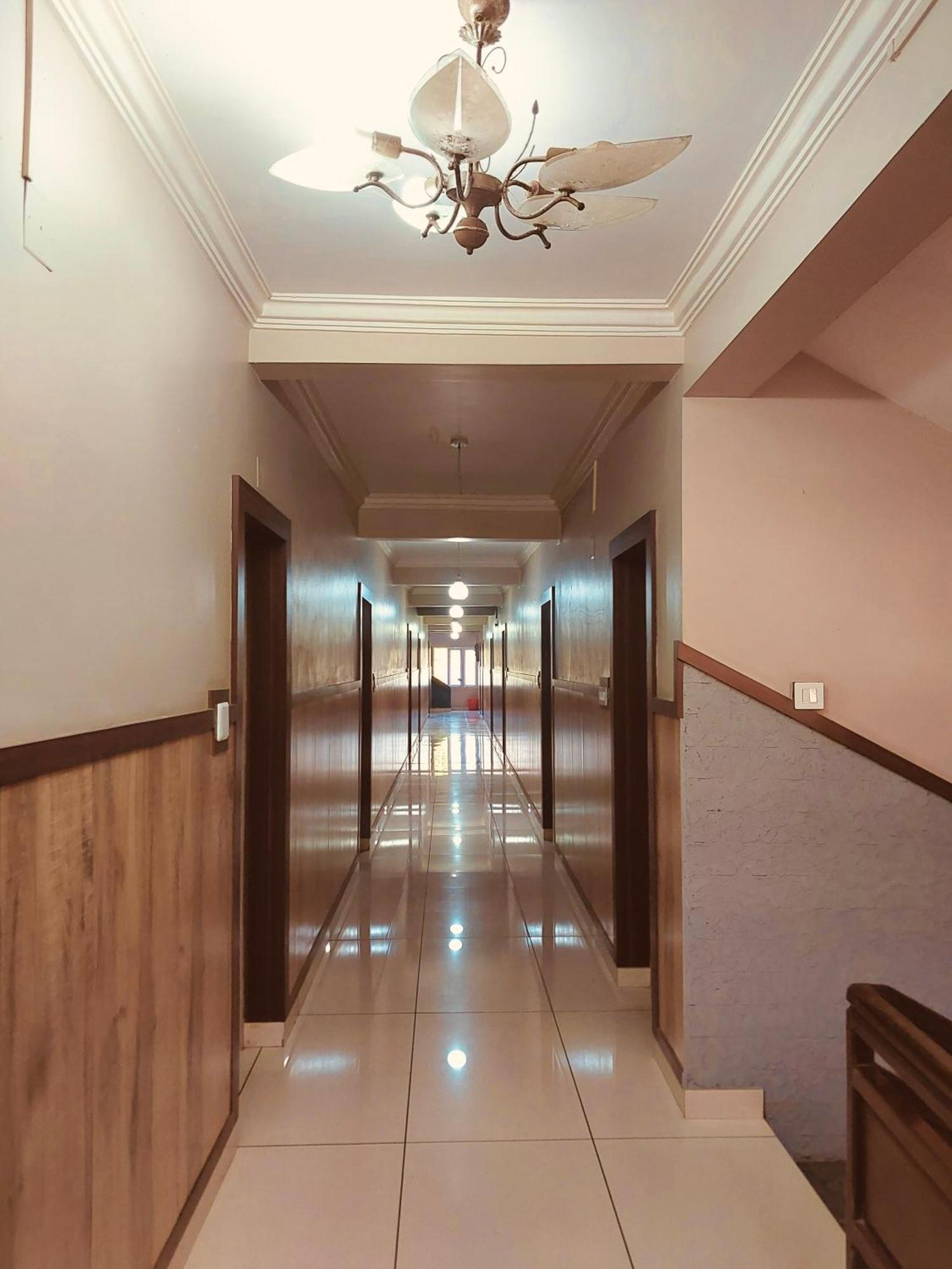 Hotel Royal Wings Elūr Екстериор снимка