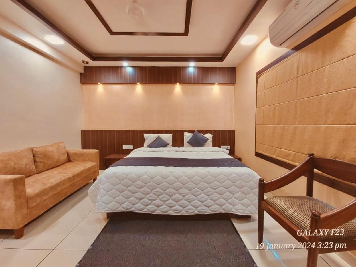 Hotel Royal Wings Elūr Екстериор снимка