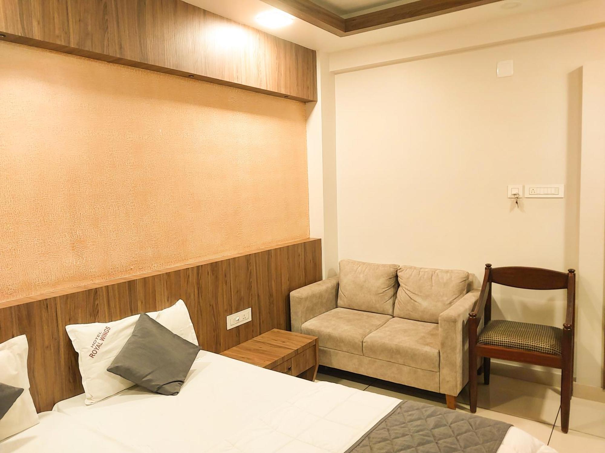 Hotel Royal Wings Elūr Екстериор снимка